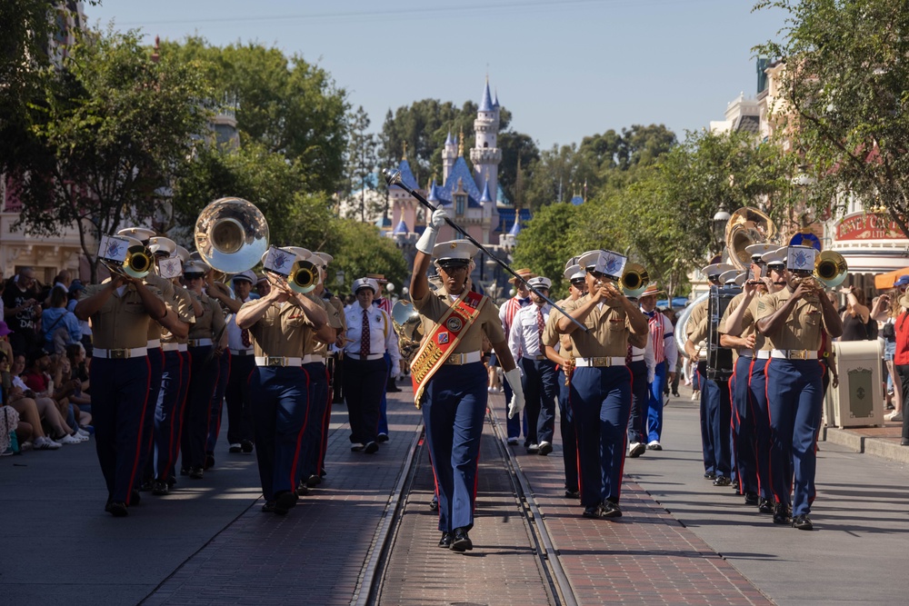 1st MARDIV Band performs at Disneyland for Independence Day