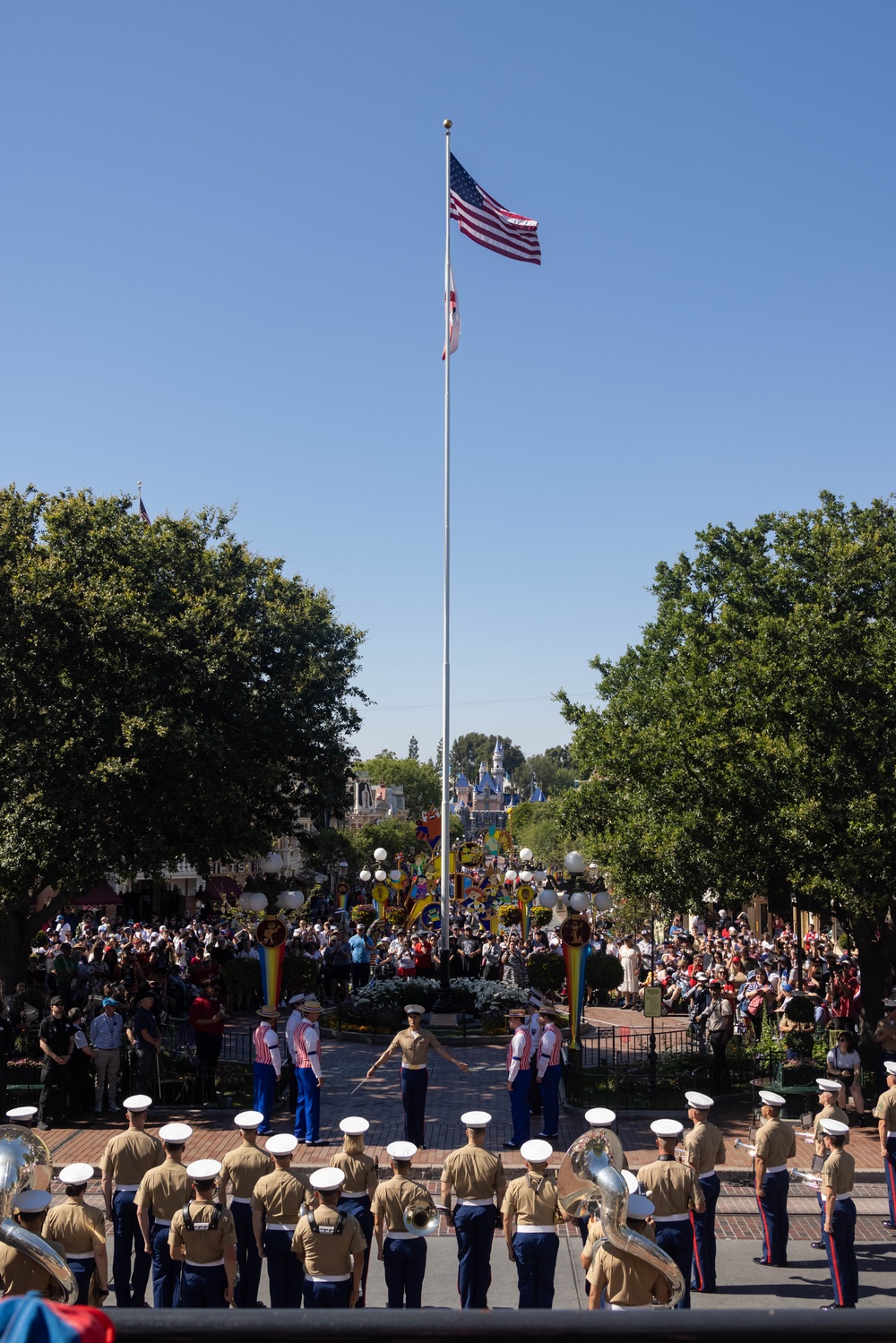 1st MARDIV Band performs at Disneyland for Independence Day