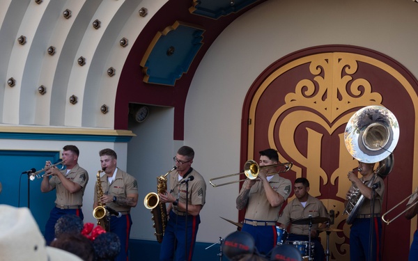 1st MARDIV Band performs at Disneyland for Independence Day