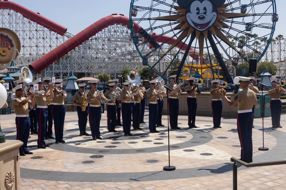 1st MARDIV Band performs at Disneyland for Independence Day