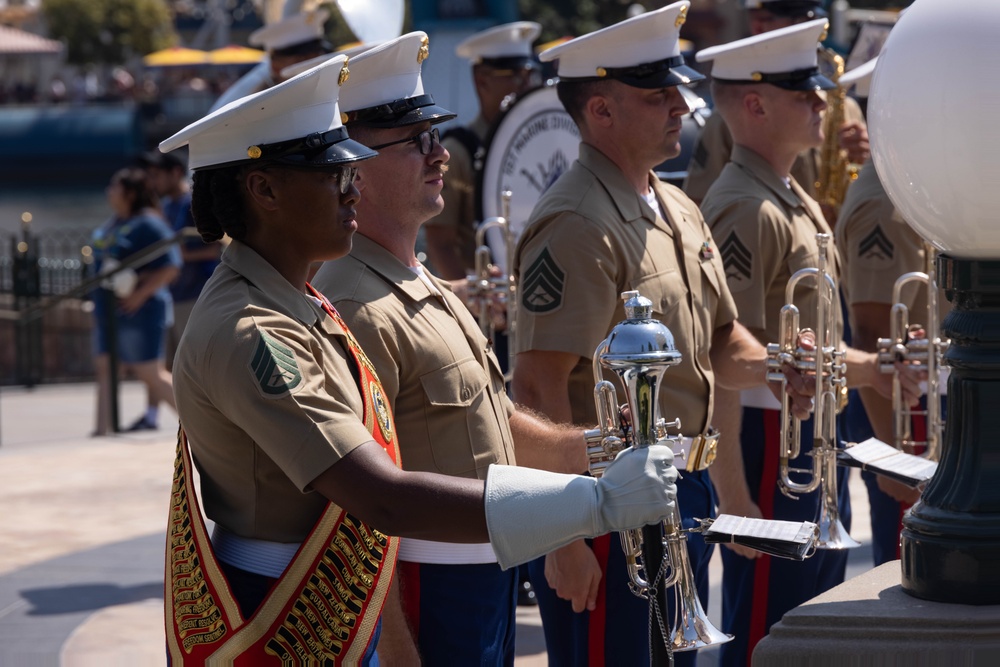 1st MARDIV Band performs at Disneyland for Independence Day