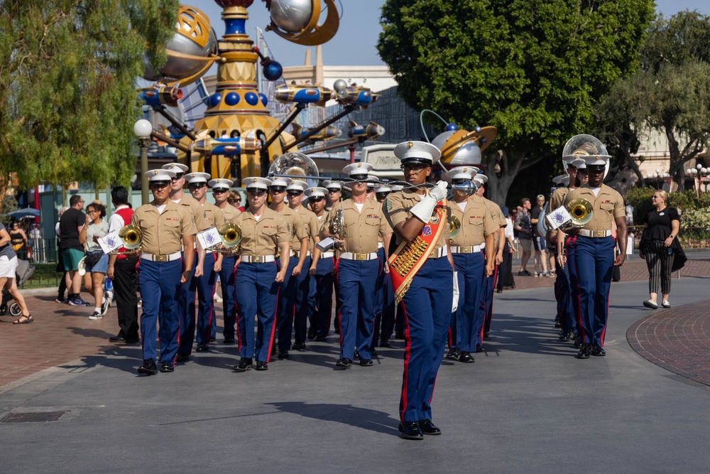 1st MARDIV Band performs at Disneyland for Independence Day