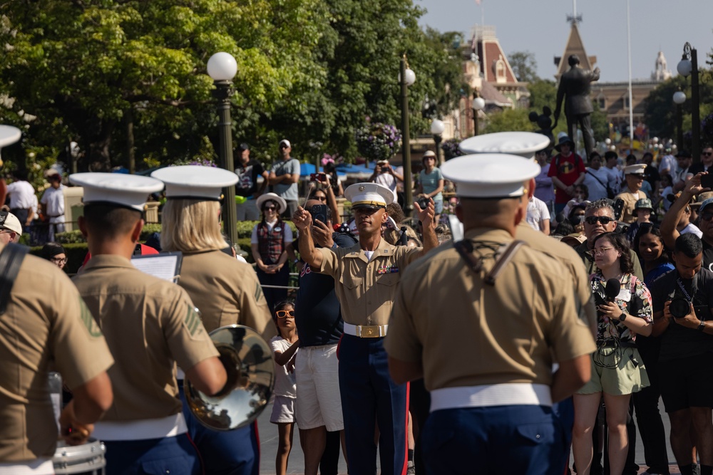 1st MARDIV Band performs at Disneyland for Independence Day