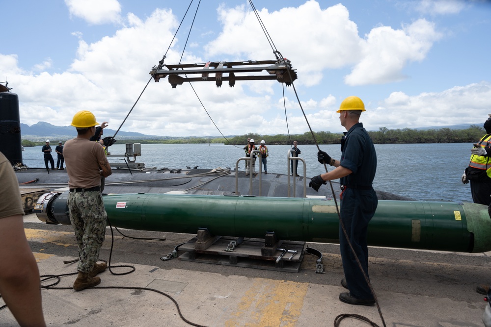 Submarine USS Topeka prepares for RIMPAC 24