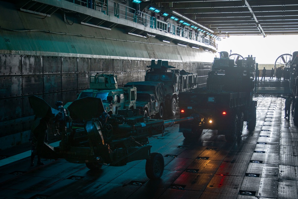 Marines, Sailors Embark M777 Howitzers Aboard USS Boxer