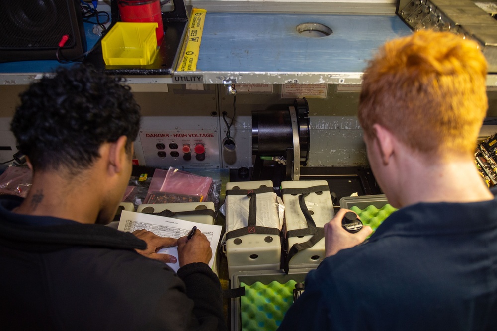 USS Ronald Reagan (CVN 76) conduct Maintenance and Inspections