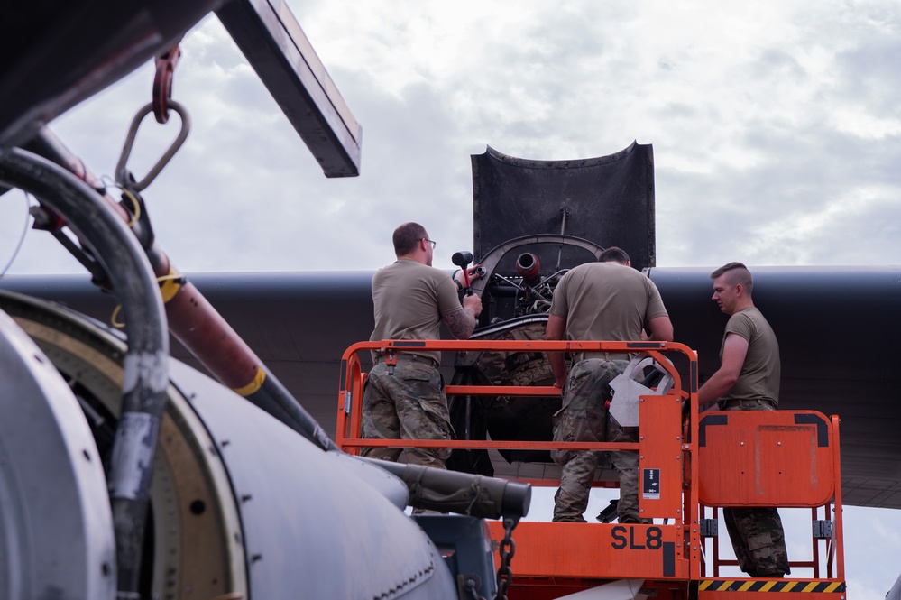 Maintenance Airmen replace C-130 Hercules aircraft engine