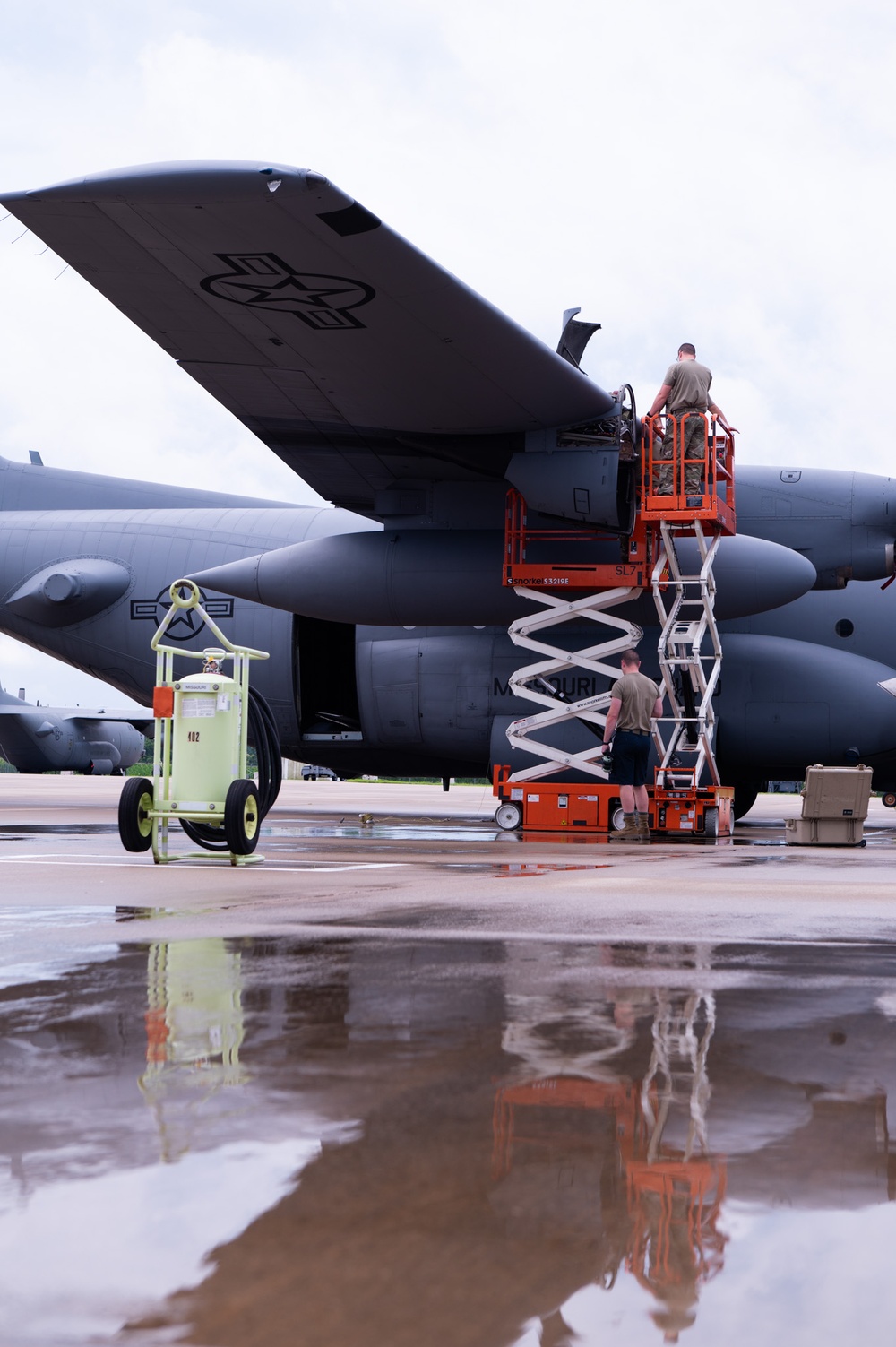 Maintenance Airmen replace C-130 Hercules aircraft engine