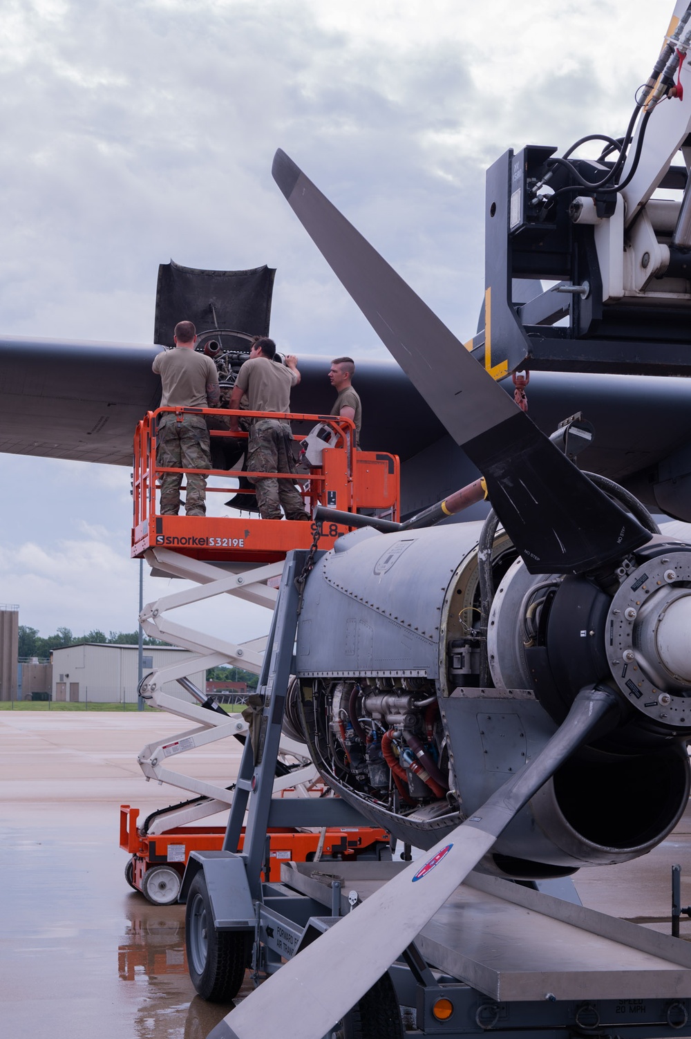 Maintenance Airmen replace C-130 Hercules aircraft engine