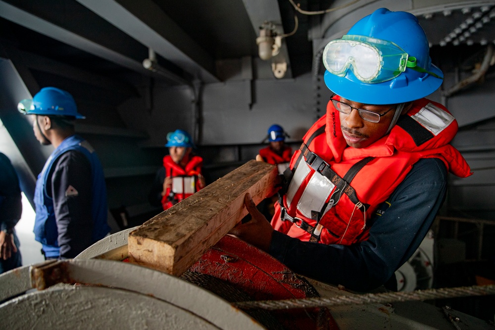 George Washington conducts replenishment at sea