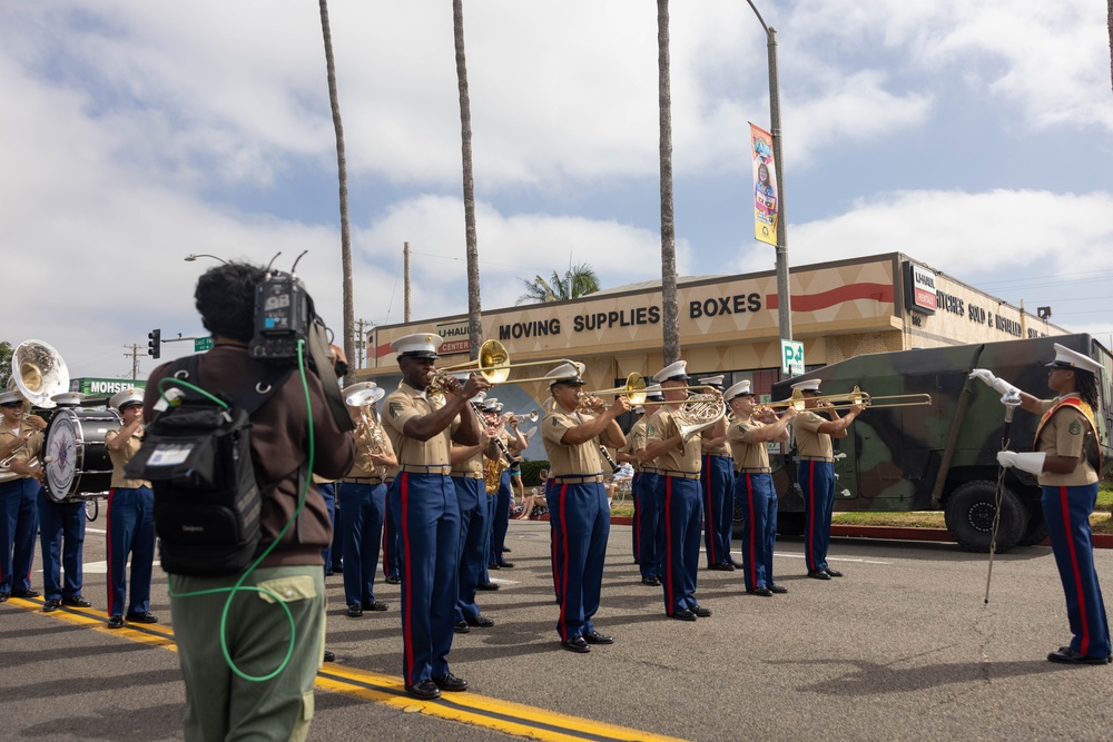 1st MARDIV Band performs in Oceanside Independence Parade