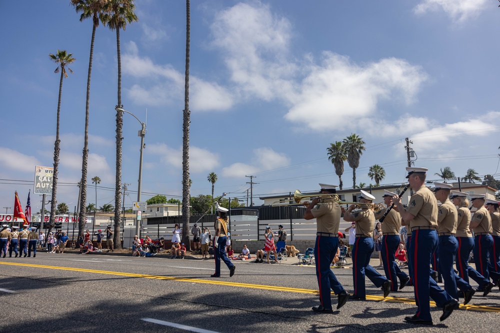 1st MARDIV Band performs in Oceanside Independence Parade