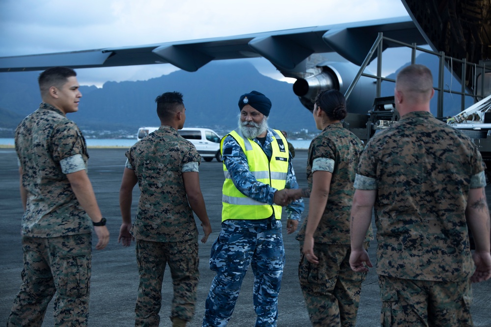 MALS-24 and Royal Australian Air Force unload a C-17