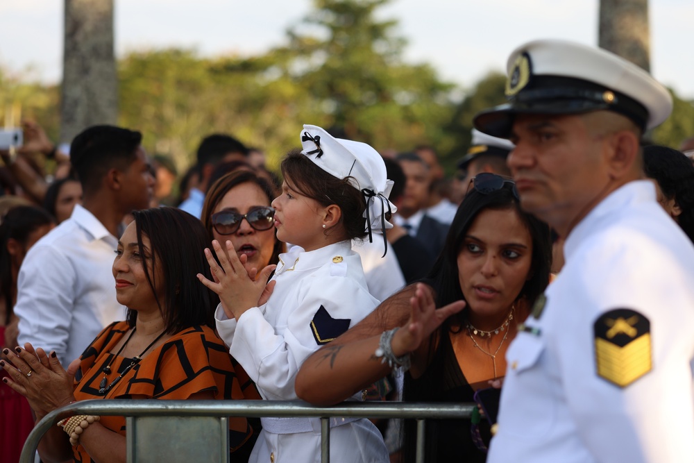 Historic Milestone: First Women Graduate from Brazilian Naval Infantry Basic Training