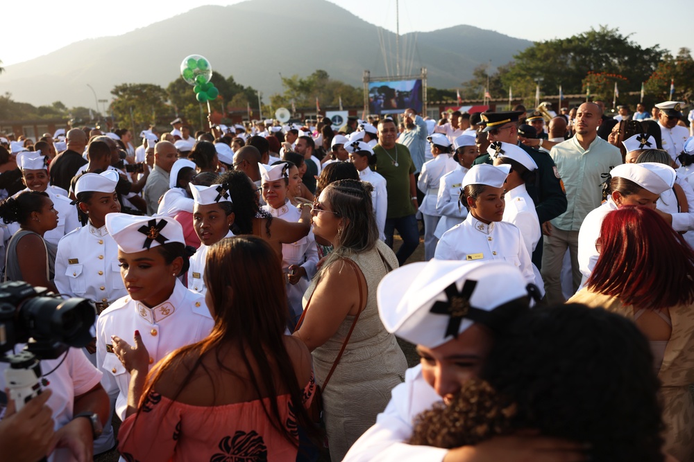 Historic Milestone: First Women Graduate from Brazilian Naval Infantry Basic Training