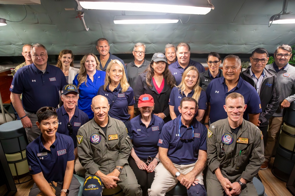 Abraham Lincoln hosts a USO ribbon cutting ceremony