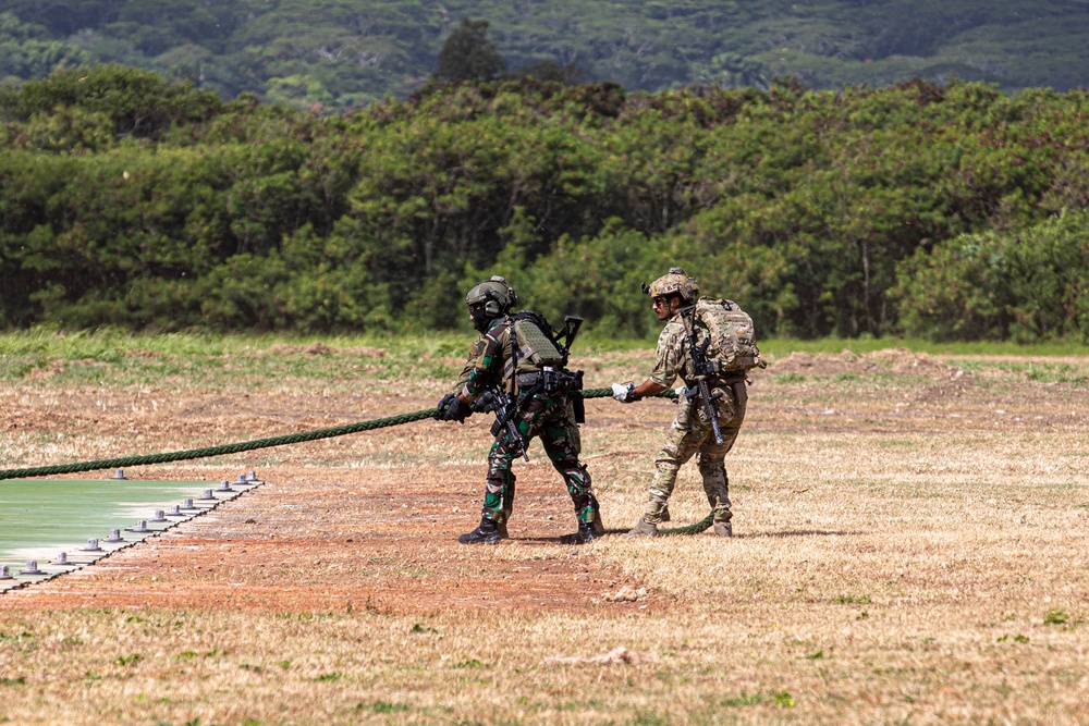 25th Combat Aviation Brigade supports U.S. Naval Special Warfare operators fast rope training during RIMPAC 2024