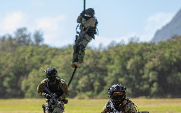 25th Combat Aviation Brigade supports U.S. Naval Special Warfare operators fast rope training during RIMPAC 2024