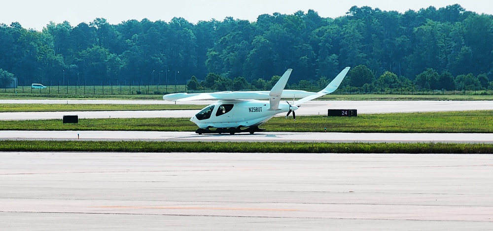 All-Electric Fixed-Wing Offloads Cargo at JB MDL