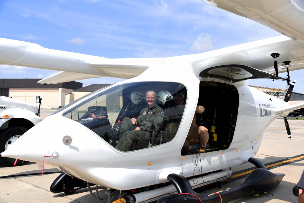 All-Electric Fixed-Wing Offloads Cargo at JB MDL