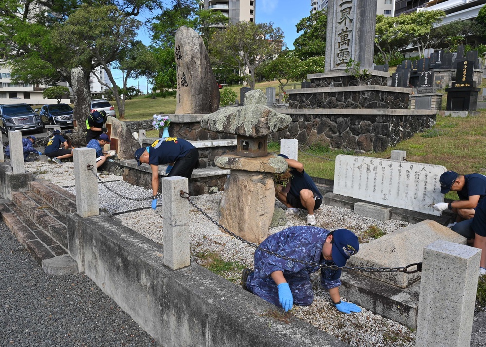 DVIDS - Images - JMSDF cleans up Makiki Cemetery during RIMPAC 2024