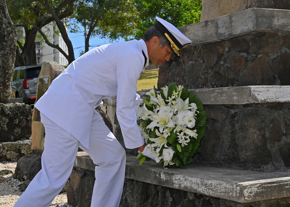 Wreath-laying ceremony at the Makiki Cemetery