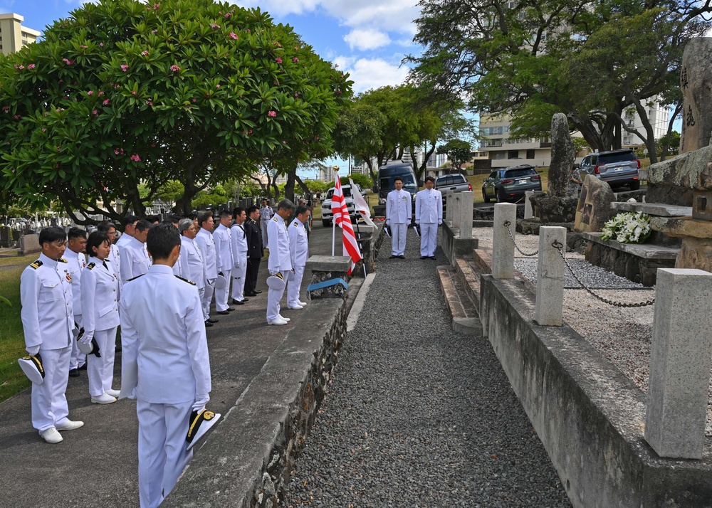 Wreath-laying ceremony at the Makiki Cemetery