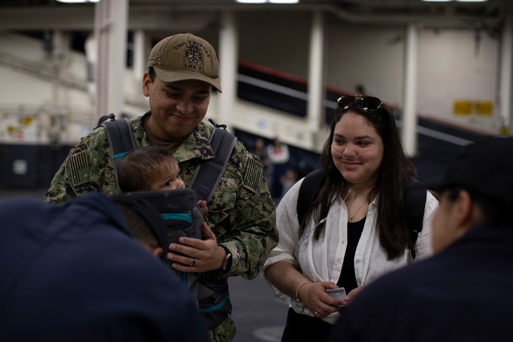 USS Tripoli Hosts Family Day