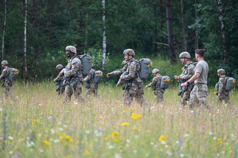 1-91 Cav, 173rd AB Family jump