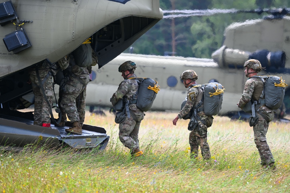 1-91 Cav, 173rd AB Family jump