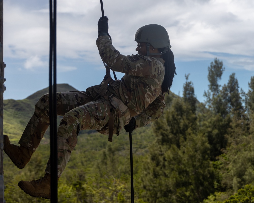 Service Members Participate in a Helicopter Rope Suspension Techniques Course