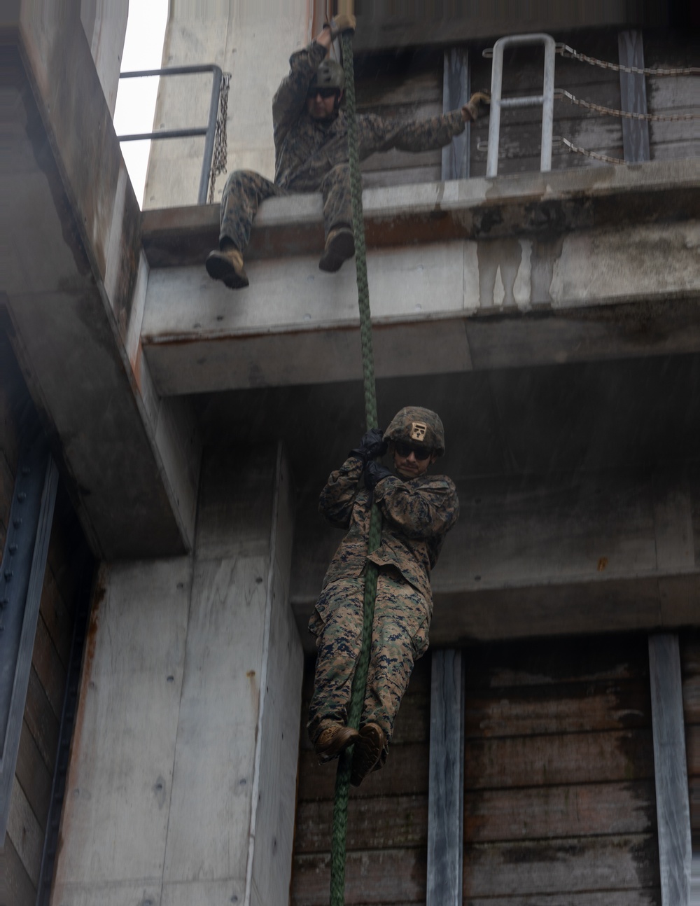 Service Members Participate in a Helicopter Rope Suspension Techniques Course