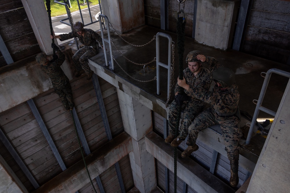 Service Members Participate in a Helicopter Rope Suspension Techniques Course