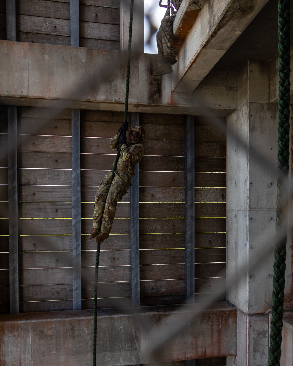 Service Members Participate in a Helicopter Rope Suspension Techniques Course