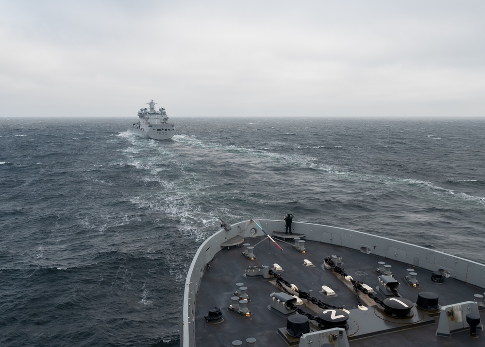 USS New York Resupplies with Norwegian Oiler Maud