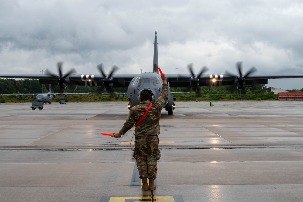 U.S. and Canadian C-130J’s aircrews project power in Maximum Generation