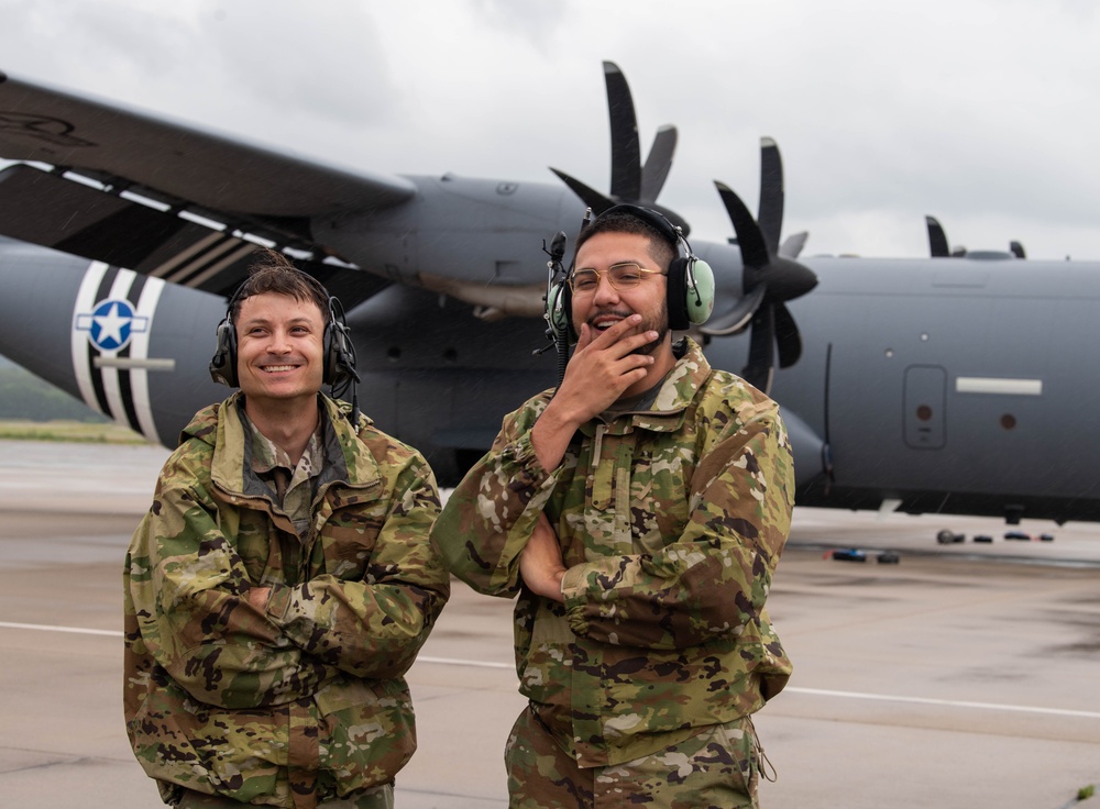 U.S. and Canadian C-130J’s aircrews project power in Maximum Generation