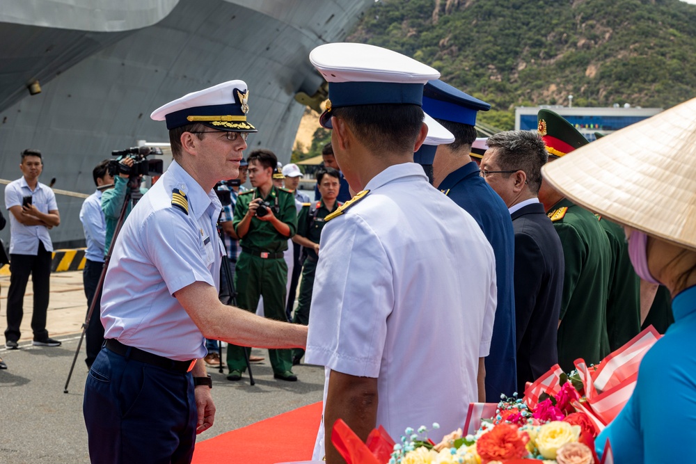 Vietnam Welcomes USS Blue Ridge, USCGC Waesche