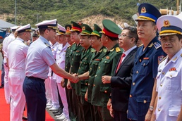 Vietnam Welcomes USS Blue Ridge, USCGC Waesche