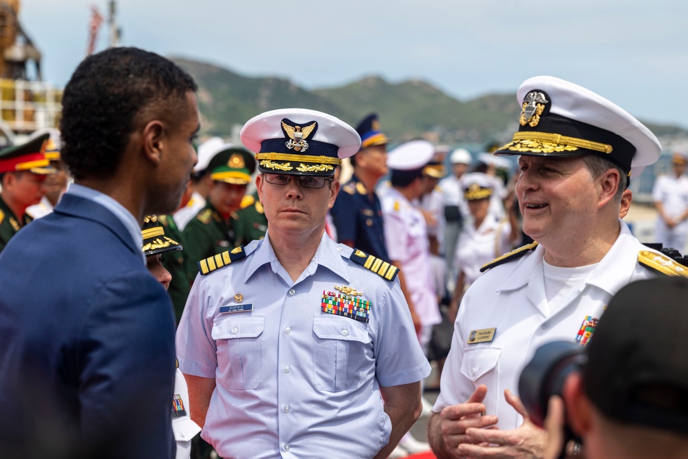 Vietnam Welcomes USS Blue Ridge, USCGC Waesche