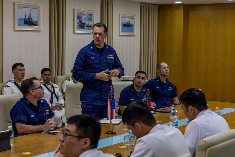 USCGC Waesche leaders attend Joint Search and Rescue Subject Matter Exchange