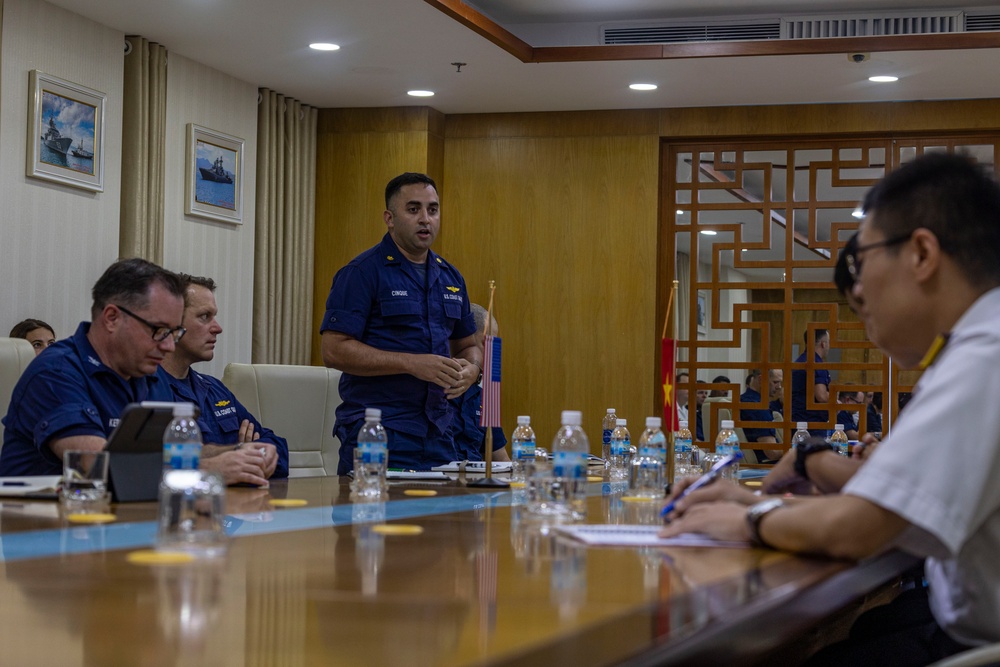 USCGC Waesche leaders attend Joint Search and Rescue Subject Matter Exchange