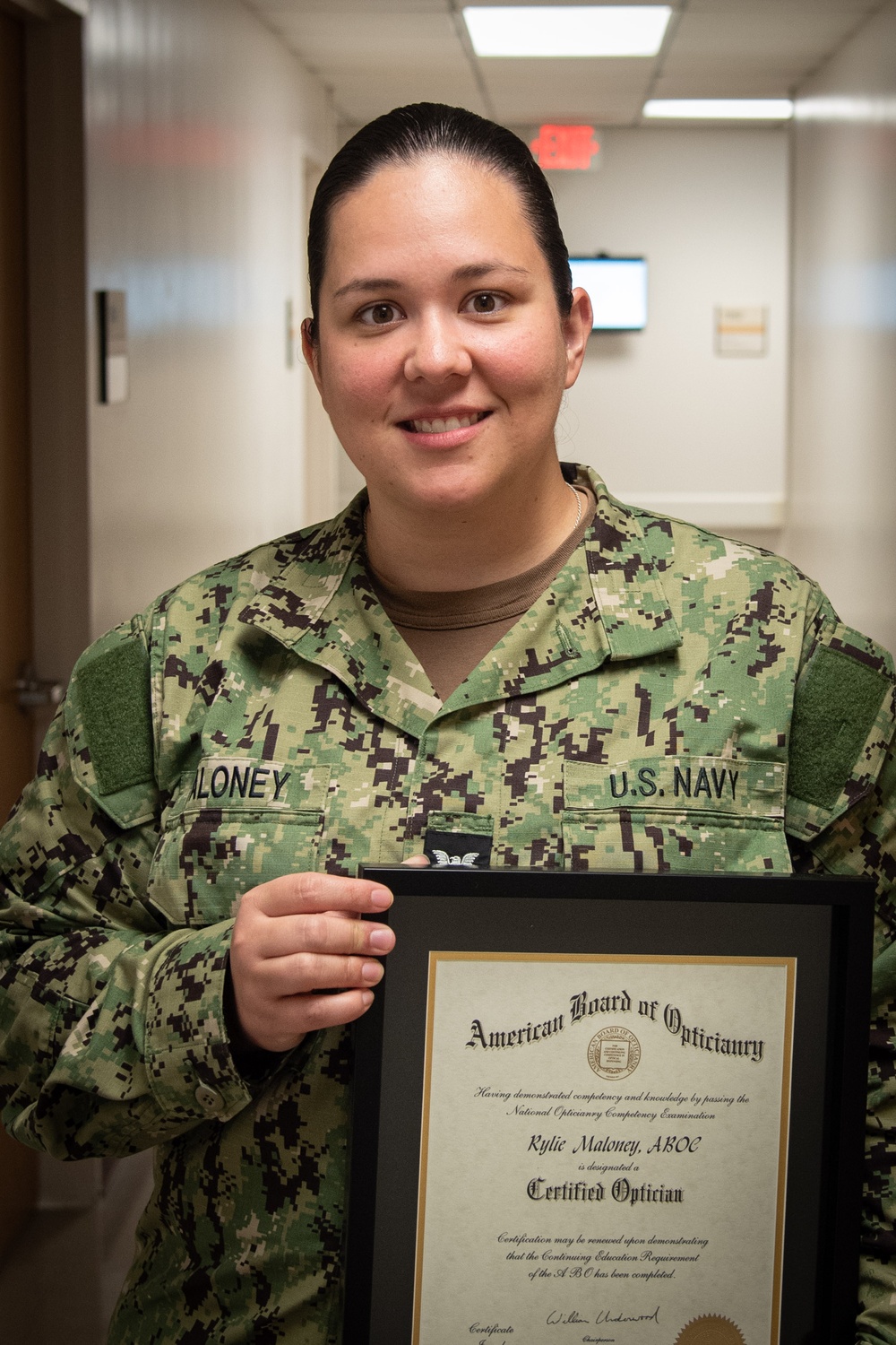 Cherry Point Sailor First to Receive Optician’s License from State of North Carolina