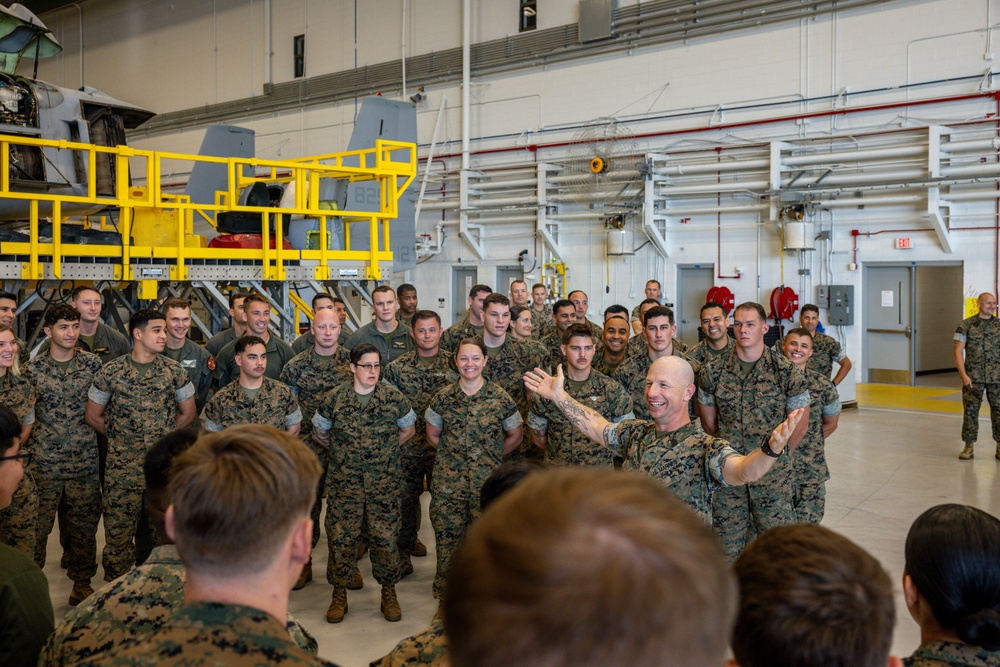 Marine Medium Tiltrotor Squadron (VMM) 162 receives the II MEF &quot;Chesty&quot; Puller Award