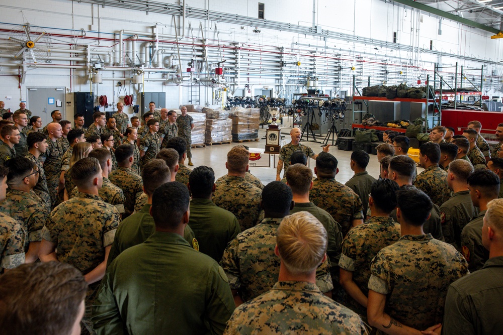 Marine Medium Tiltrotor Squadron (VMM) 162 receives the II MEF &quot;Chesty&quot; Puller Award