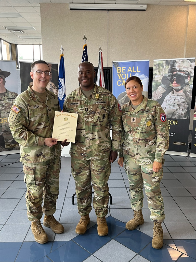 Commander earns Gold Recruiter Badge