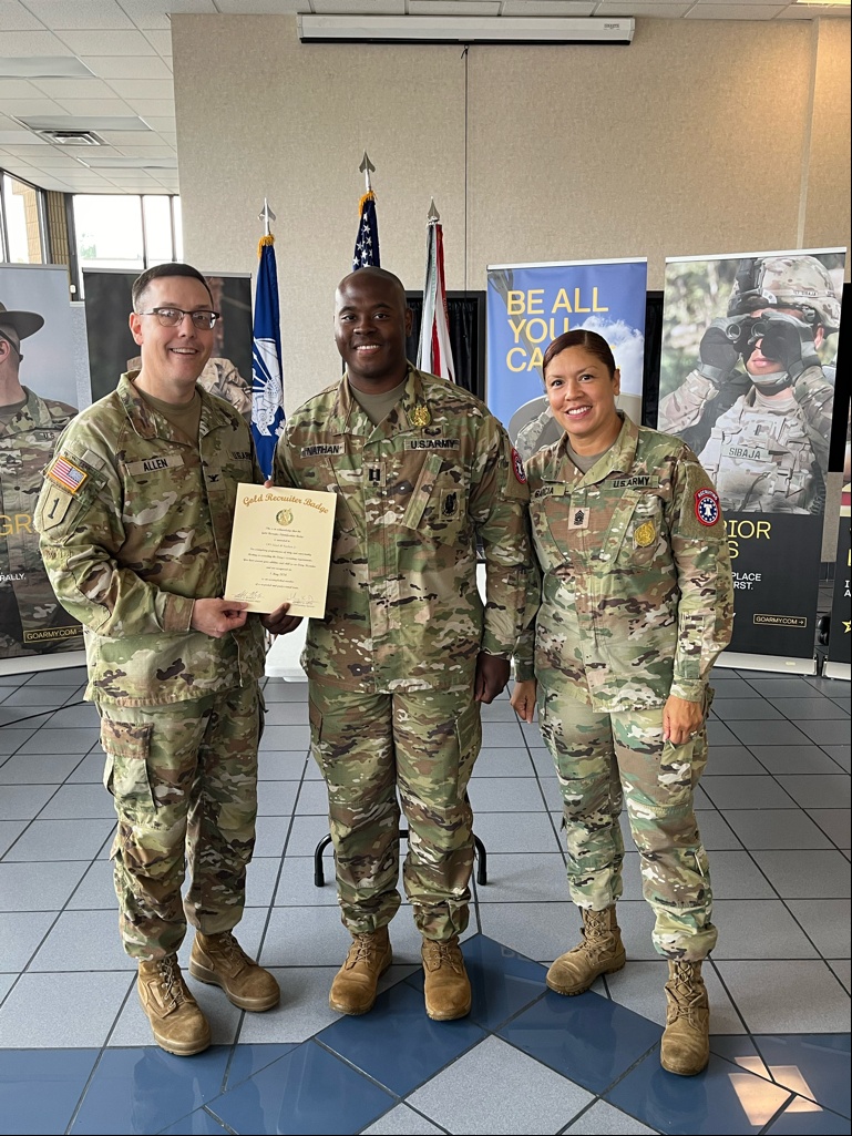 Commander earns Gold Recruiter Badge