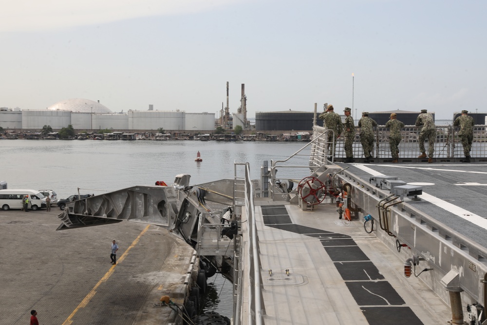 USNS Burlington arrives at Kingston, Jamaica