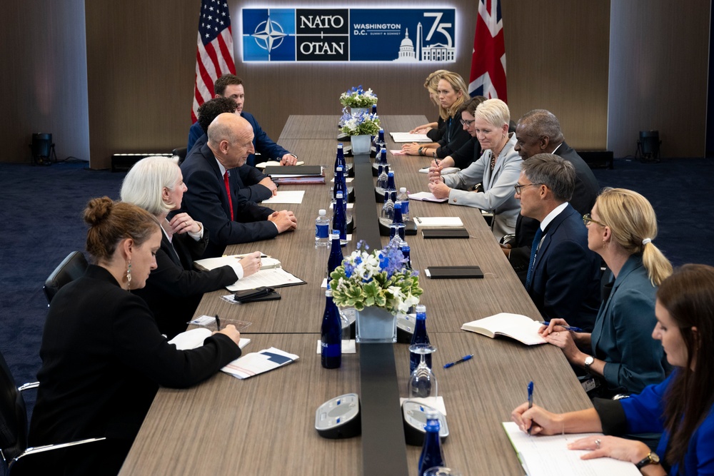 SD Meets with UK Secretary of State for Defense at NATO Summit