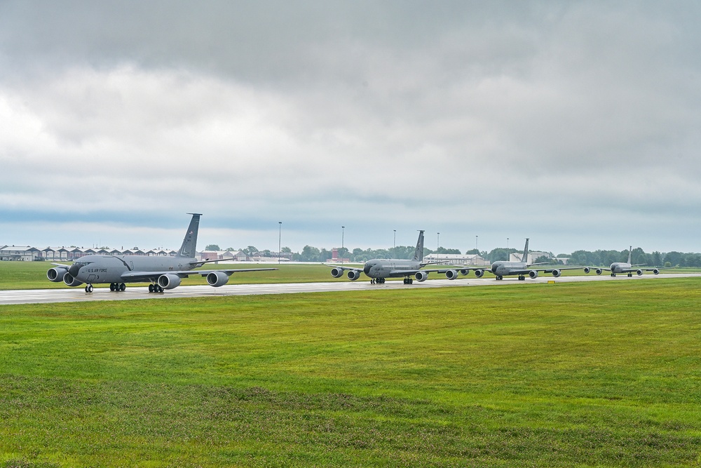 KC-135s head out for the summer